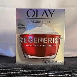 OLAY Regenerist Micro-Sculpting Cream - Red and Silver